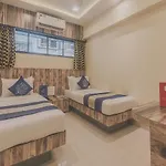 Hotel Oyo 10016 Golden 3*