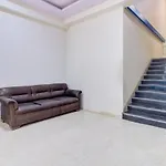 Oyo 66155 Hotel Golden Palace Inn