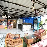 Maple Social Hubz-Hostel