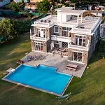 Ama Stays And Trails Casa Kenzo, Kashid