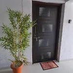 Osi Khar West Apartment