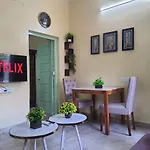 Osi Khar West Apartment *
