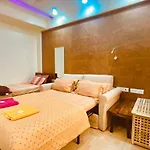 Homestay In Centre Mumbai