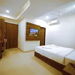 Precious Pearl Hotel 2*