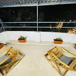 Luxe-bnb Near Airport Homestay *