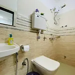 Luxe-bnb Near Airport Homestay