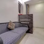 Merry Gold Hotel *