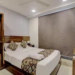 Merry Gold Hotel *