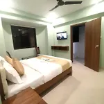 Hotel Everest And Mumbai