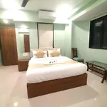 Everest And Hotel Mumbai