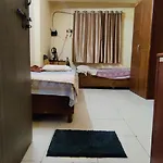 Cozy Room In Versova