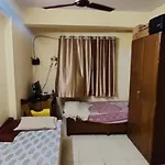 Cozy Room In Versova