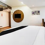 Super Collection O Andheri Near Western Express Highway 4*
