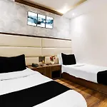 Hotel Super Collection O Andheri Near Western Express Highway 4*