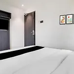 Super Collection O Andheri Near Western Express Highway Hotel