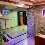 1Bhk Available At New Link Road, Oshiwara