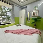 Modern 2 Bedroom Bandra Trendy Location * Mumbai