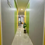 Apartment Modern 2 Bedroom Bandra Trendy Location *