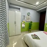 Apartment Modern 2 Bedroom Bandra Trendy Location *