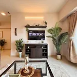 Connekthomes - 5 Star 3Bed3Bath Luxury Pool, Gym Near Airport Bkc