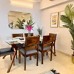 Connekthomes - 5 Star 3Bed3Bath Luxury Pool, Gym Near Airport Bkc