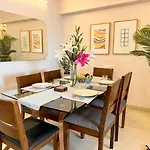 Connekthomes - 5 Star 3Bed3Bath Luxury Pool, Gym Near Airport Bkc
