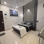 Ivy Splendour Dice Private Studio, Oshiwara Apartment Mumbai