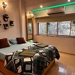 Apartment In Lokhandwala #014 *