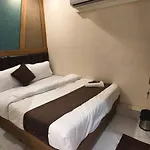 Hotel Crest Inn