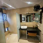 The Beautiful Bollywood 2bhk In Bandra *