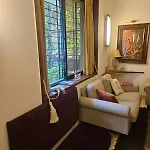 The Beautiful Bollywood 2bhk In Bandra Apartment