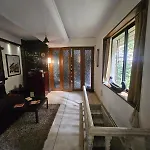 The Beautiful Bollywood 2bhk In Bandra