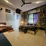 The Beautiful Bollywood 2bhk In Bandra Apartment