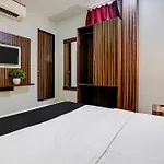 Oyo Blue Sapphire Residency Near Chhatrapati Shivaji International Airport