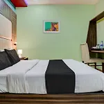 Oyo Blue Sapphire Residency Near Chhatrapati Shivaji International Airport Hotel