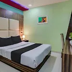 Oyo Blue Sapphire Residency Near Chhatrapati Shivaji International Airport