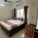 Pinaki Comfort Malad - Near Nesco & Oberoi Mall 3* Mumbai
