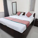 Hotel Pinaki Comfort Malad - Near Nesco & Oberoi Mall 3*