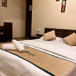 Pinaki Comfort Malad - Near Nesco & Oberoi Mall 3*