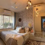 Apartment Veera Desai Road