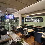 Residency Malad Hotel 3*
