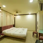 La Hotel Metro Near Bkc