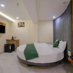 Crystal By Glitz Hotel 3*