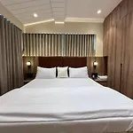 Rudraya Homes - Cozy Premium Serviced Apartments Khar - Next To Bandra