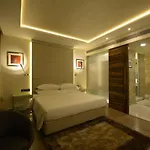 Genesis Near Airport Hotel 4*