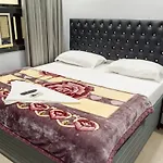 Elegant Hotel *