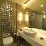 Hotel Genesis Near Airport 4*