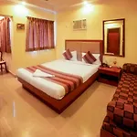 Hotel Lucky Bandra