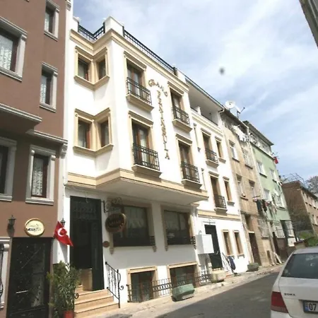 Hotel Peninsula Grand 4*