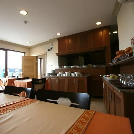 Hotel Peninsula Grand